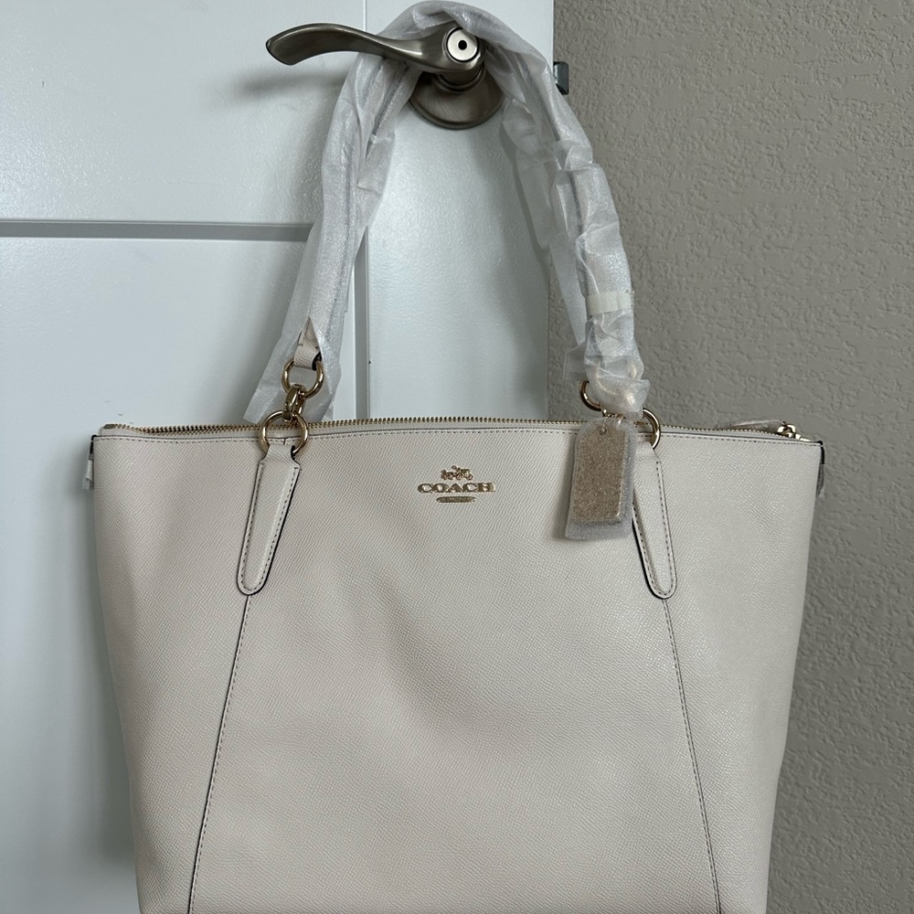 BNWT Coach Ava Tote in Crossgrain Leather – Chalk (F57526) - Picture 1 of 16